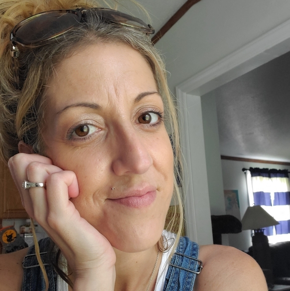 Meet your Posher, Kimberly - Picture 3 of 4